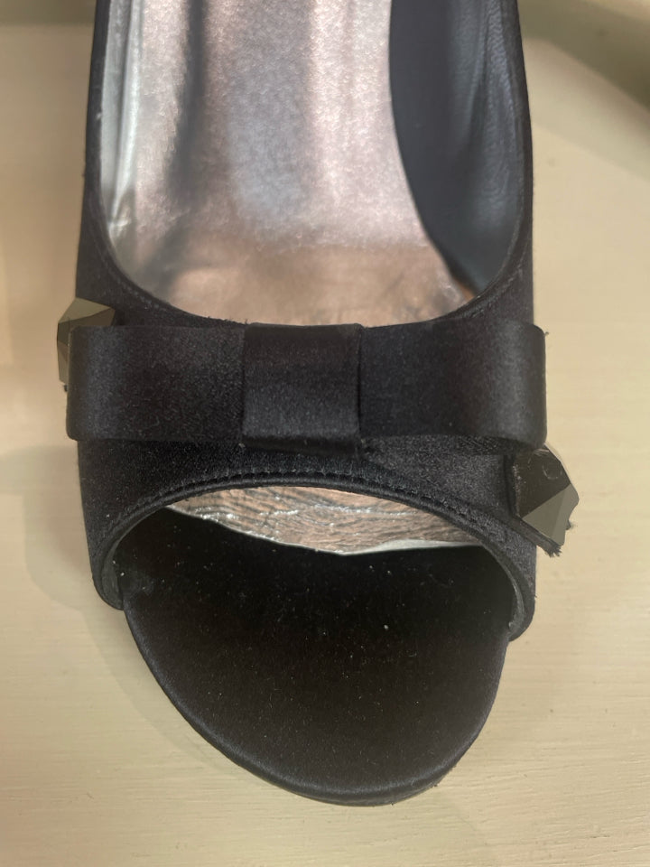 Stuart Weitzman Size 8 1/2 Black Satin Pump