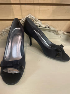 Stuart Weitzman Size 8 1/2 Black Satin Pump